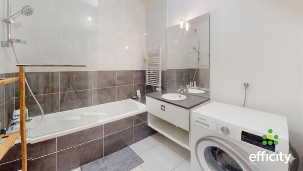 Appartement
         3 pièces
        - 61 m² 264 000 € *