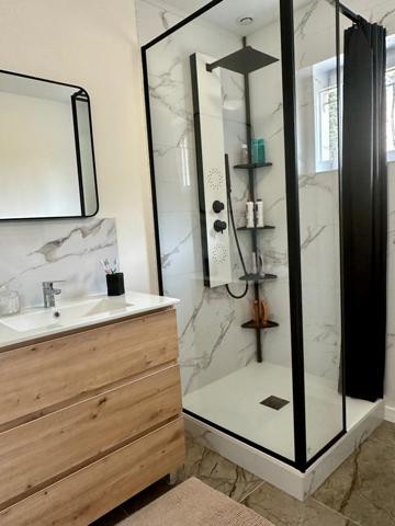 Maison - Longére à vendre 6 pièces VILLEBERNIER (49400) - restauration compléte 156m² et 8960m²