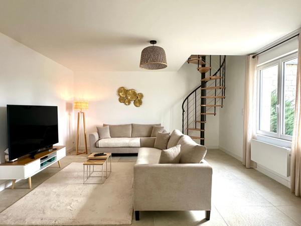 Maison - Longére à vendre 6 pièces VILLEBERNIER (49400) - restauration compléte 156m² et 8960m²