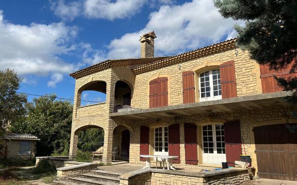 Maison à vendre    6 pièces •  L'Isle-sur-la-Sorgue