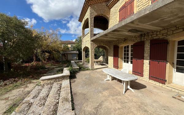 Maison à vendre    6 pièces •  L'Isle-sur-la-Sorgue