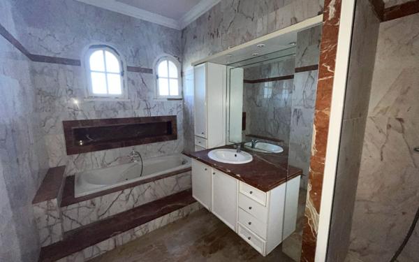 Maison à vendre    6 pièces •  L'Isle-sur-la-Sorgue