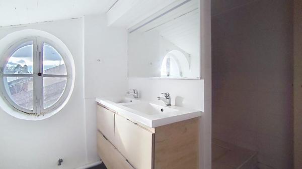 Maison de village avec terrain et dépendances