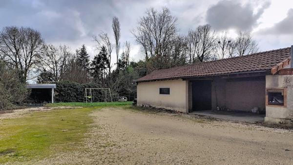 Maison de village avec terrain et dépendances