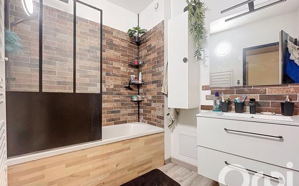 Maison à vendre    4 pièces •  Pia