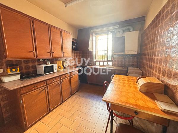 MAISON DE CHARME AVEC COUR - RUE DU LANDY - 193 M² AU SOL 3 NIVEAUX - JARDIN - CAVE