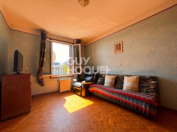 MAISON DE CHARME AVEC COUR - RUE DU LANDY - 193 M² AU SOL 3 NIVEAUX - JARDIN - CAVE