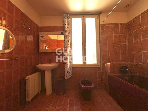 MAISON DE CHARME AVEC COUR - RUE DU LANDY - 193 M² AU SOL 3 NIVEAUX - JARDIN - CAVE