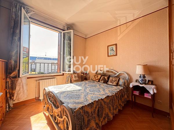 MAISON DE CHARME AVEC COUR - RUE DU LANDY - 193 M² AU SOL 3 NIVEAUX - JARDIN - CAVE