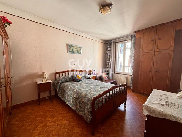 MAISON DE CHARME AVEC COUR - RUE DU LANDY - 193 M² AU SOL 3 NIVEAUX - JARDIN - CAVE