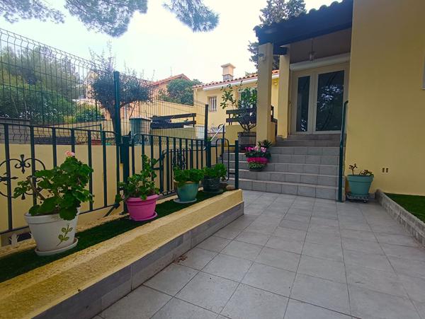 Sete (Corniche) - Maison de 98M² , de type 4, avec garage