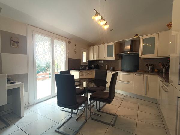 Sete (Corniche) - Maison de 98M² , de type 4, avec garage