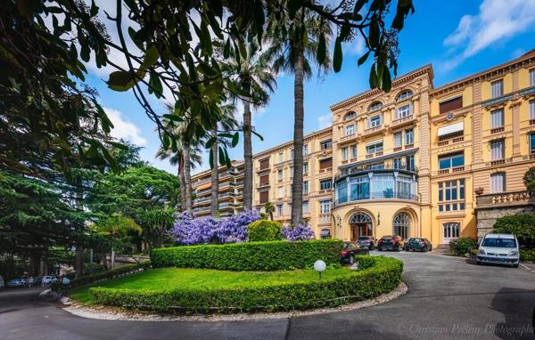 Vente                                                      Appartement
                        
                     2 pièces                      58 m2                     à Cannes