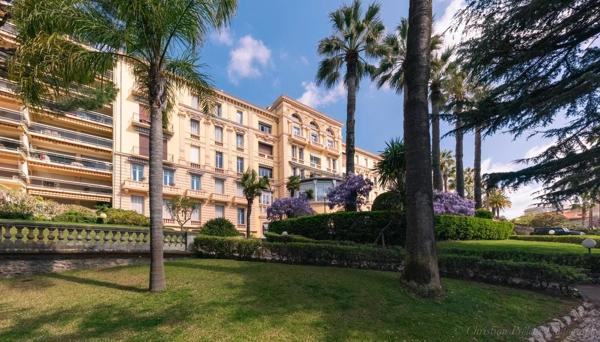 Vente                                                      Appartement
                        
                     2 pièces                      58 m2                     à Cannes