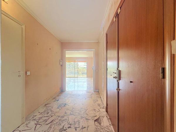 Vente                                                      Appartement
                        
                     2 pièces                      58 m2                     à Cannes