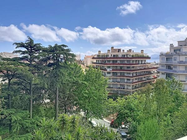 Vente                                                      Appartement
                        
                     2 pièces                      58 m2                     à Cannes