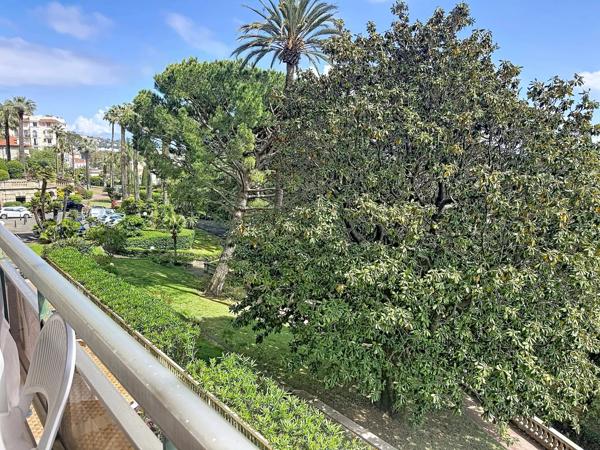 Vente                                                      Appartement
                        
                     2 pièces                      58 m2                     à Cannes