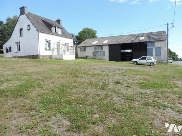 MAISON AVEC HANGARS , PROCHE BOURG DE LA CHAPELLE NEUVE
