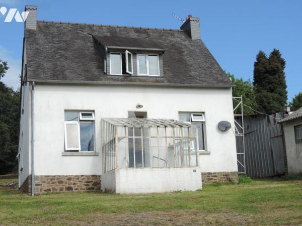 MAISON AVEC HANGARS , PROCHE BOURG DE LA CHAPELLE NEUVE
