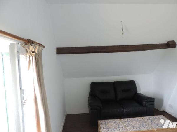 MAISON AVEC HANGARS , PROCHE BOURG DE LA CHAPELLE NEUVE