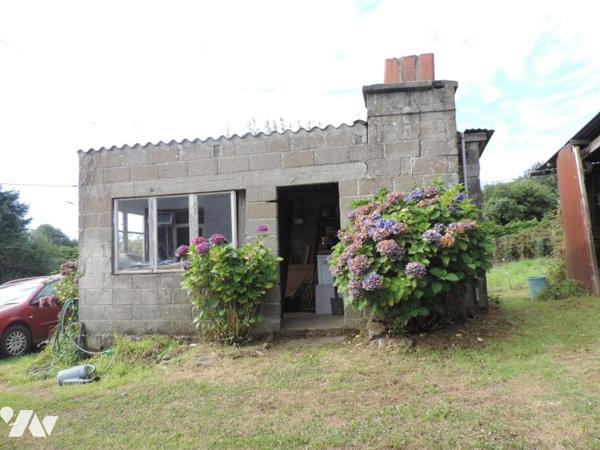 MAISON AVEC HANGARS , PROCHE BOURG DE LA CHAPELLE NEUVE