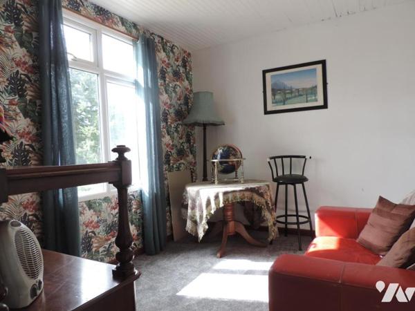 MAISON AVEC HANGARS , PROCHE BOURG DE LA CHAPELLE NEUVE