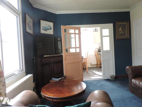 MAISON AVEC HANGARS , PROCHE BOURG DE LA CHAPELLE NEUVE