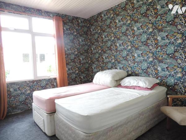 MAISON AVEC HANGARS , PROCHE BOURG DE LA CHAPELLE NEUVE