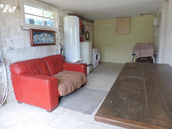 MAISON AVEC HANGARS , PROCHE BOURG DE LA CHAPELLE NEUVE