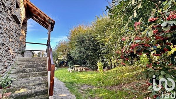 Maison traditionnelle 9 pièces de 275 m² à Crécy-la-Chapelle (77580)