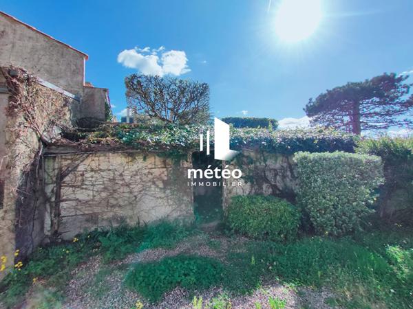 Maison en pierre 116m² avec dépendances et garage , hyper centre de Luçon