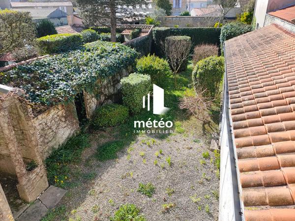 Maison en pierre 116m² avec dépendances et garage , hyper centre de Luçon