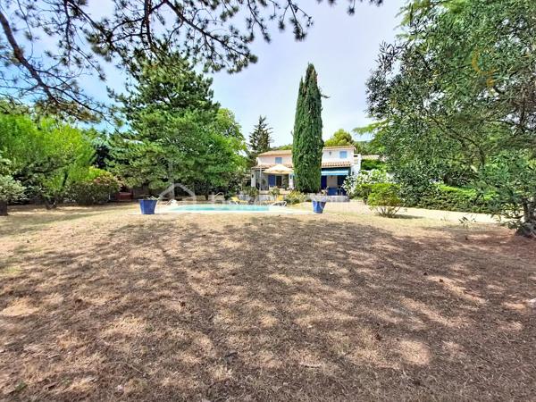 Et si votre prochain coup de cœur se cachait au cœur du Luberon ?

Imaginez-vous profiter d'un jardin arboré de plus de 2 000 m², vous détendre au bord de la piscine lors des belles journées provençales et partager des moments conviviaux autour d'un feu de cheminée en hiver.

À Mérindol, cette maison familiale d'environ 142 m² réunit tous les ingrédients d'une qualité de vie recherchée : une belle pièce de vie lumineuse, 4 chambres, des espaces fonctionnels, une terrasse à l'étage et un extérieur propice à la détente.

Mais ce n'est pas tout...

Certains espaces offrent encore de belles possibilités d'aménagement et de nombreuses surprises vous attendent lors de la visite. Un détail en particulier pourrait bien faire toute la différence pour votre futur projet de vie...

✨ Une maison où il fait bon vivre, dans un environnement calme et privilégié, à quelques minutes seulement des commodités.

📞 Vous souhaitez découvrir ce bien en avant-première et connaître tous ses atouts ?

Contactez-moi dès maintenant pour organiser une visite.

⚠️ Visite sur dossier validé uniquement – étude bancaire exigée
📍 Inter cabinet bienvenu