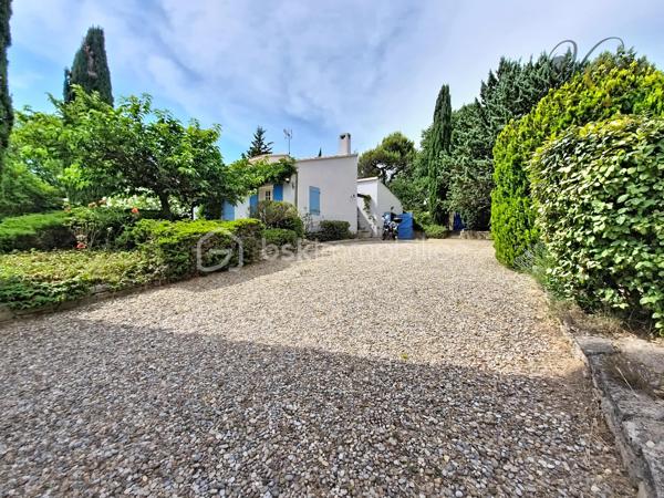 Et si votre prochain coup de cœur se cachait au cœur du Luberon ?

Imaginez-vous profiter d'un jardin arboré de plus de 2 000 m², vous détendre au bord de la piscine lors des belles journées provençales et partager des moments conviviaux autour d'un feu de cheminée en hiver.

À Mérindol, cette maison familiale d'environ 142 m² réunit tous les ingrédients d'une qualité de vie recherchée : une belle pièce de vie lumineuse, 4 chambres, des espaces fonctionnels, une terrasse à l'étage et un extérieur propice à la détente.

Mais ce n'est pas tout...

Certains espaces offrent encore de belles possibilités d'aménagement et de nombreuses surprises vous attendent lors de la visite. Un détail en particulier pourrait bien faire toute la différence pour votre futur projet de vie...

✨ Une maison où il fait bon vivre, dans un environnement calme et privilégié, à quelques minutes seulement des commodités.

📞 Vous souhaitez découvrir ce bien en avant-première et connaître tous ses atouts ?

Contactez-moi dès maintenant pour organiser une visite.

⚠️ Visite sur dossier validé uniquement – étude bancaire exigée
📍 Inter cabinet bienvenu