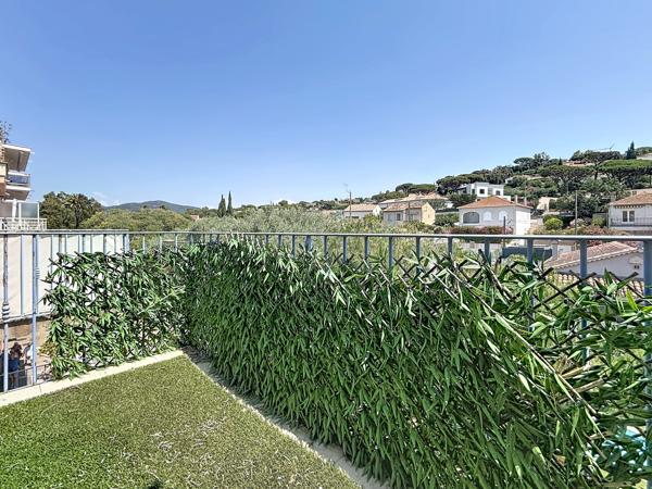 Appartement
         2 pièces
        - 55 m² 285 000 € *