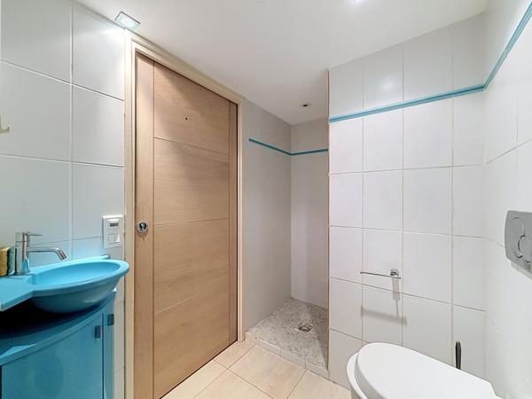 Appartement
         2 pièces
        - 55 m² 285 000 € *