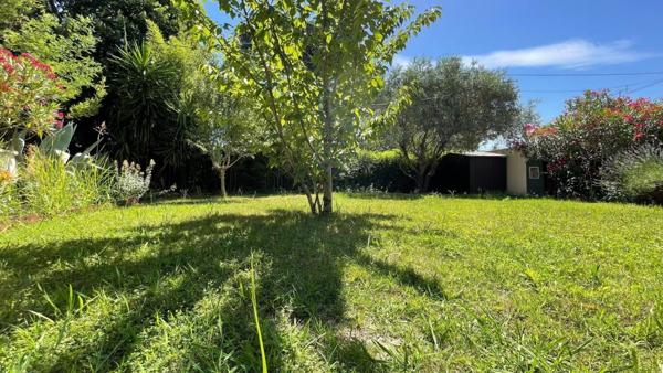 5 chambres + studio et jardin dans secteur prisé