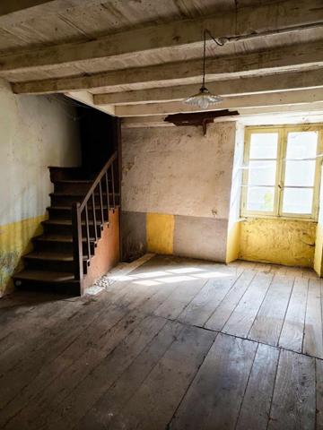 Maison à rénover entièrement avec fort potentiel