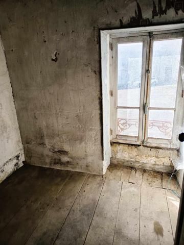 Maison à rénover entièrement avec fort potentiel