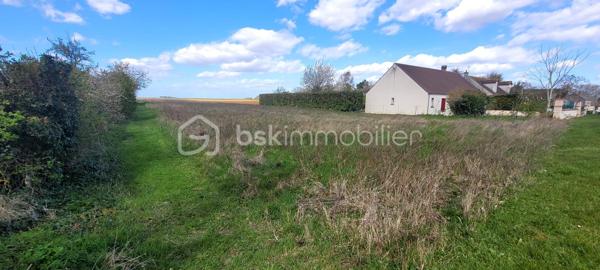 Terrain constructible 1 719 m² 1er rang Hameau de Nids
Calme et verdoyant, terrain hors lotissement avec libre choix du constructeur.

Viabilisé en eau
Électricité et assainissement individuel à prévoir


G1 et CUa disponibles sur demande – parfait pour étudier votre projet en toute sécurité.

Opportunité rare pour un projet sur-mesure au calme !