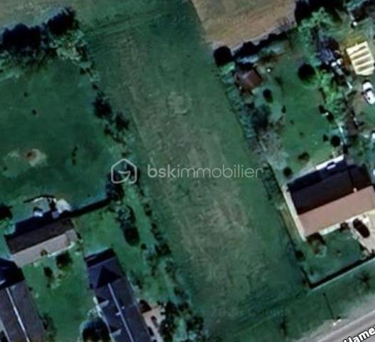 Terrain constructible 1 719 m² 1er rang Hameau de Nids
Calme et verdoyant, terrain hors lotissement avec libre choix du constructeur.

Viabilisé en eau
Électricité et assainissement individuel à prévoir


G1 et CUa disponibles sur demande – parfait pour étudier votre projet en toute sécurité.

Opportunité rare pour un projet sur-mesure au calme !