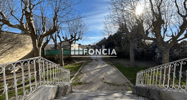 Location Local commercial 7 pièces 274 m² - Orange 84100