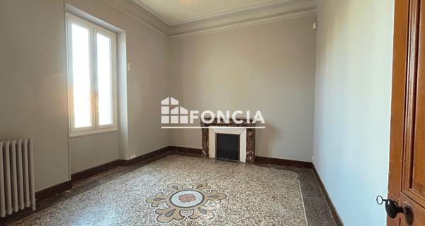 Location Local commercial 7 pièces 274 m² - Orange 84100