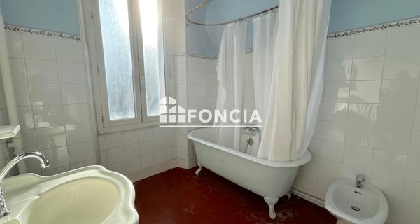 Location Local commercial 7 pièces 274 m² - Orange 84100