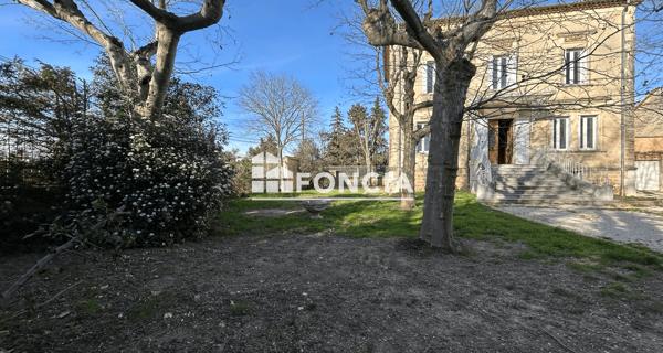 Location Local commercial 7 pièces 274 m² - Orange 84100