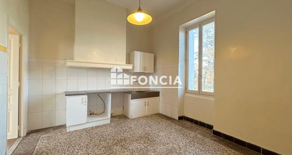 Location Local commercial 7 pièces 274 m² - Orange 84100