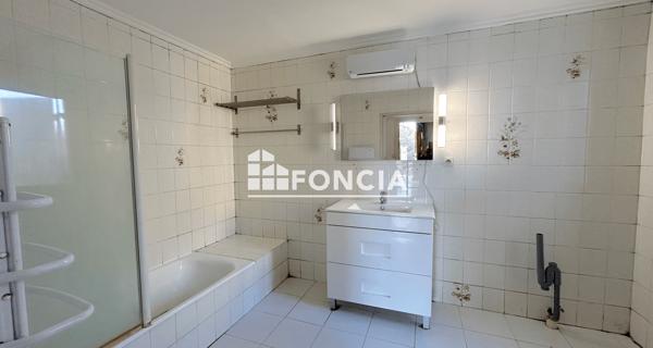 Location Local commercial 7 pièces 274 m² - Orange 84100