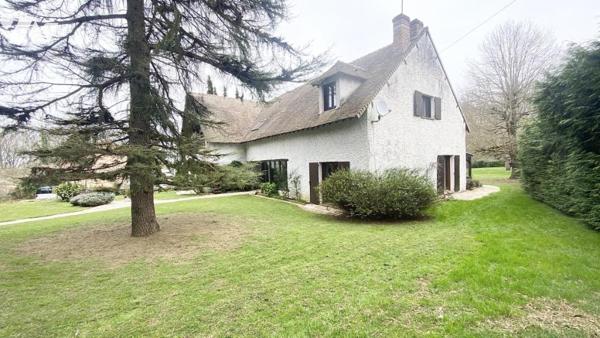 Propriété d’Exception à Chaumes-en-Brie – 11 Pièces – 320 m² habitables sur 3 634 m² de terrain pays