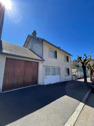 Charmante maison de village de 4 chambres sur 600 m2 de terrain avec garage