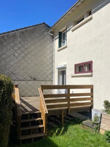 Charmante maison de village de 4 chambres sur 600 m2 de terrain avec garage